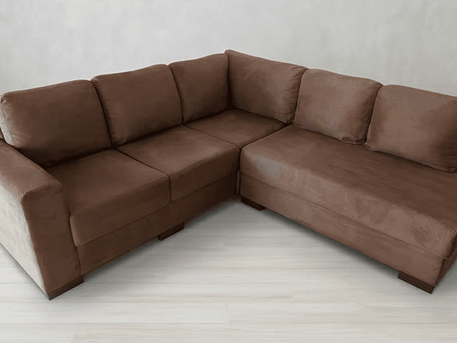 Estofado depois da limpeza profissional - resultado limpo e renovado